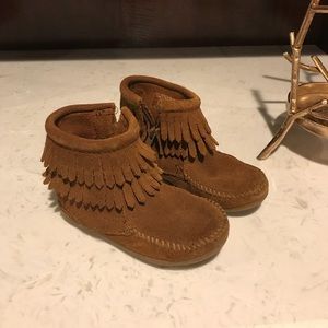 Minnetonka little girl moccasins 🌿